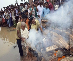 Panel against open pyres along Ganga